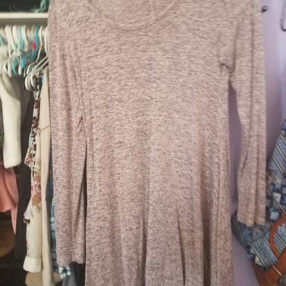 Dresses - Picture 6 of 8